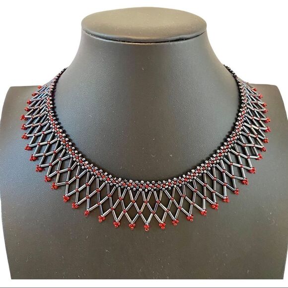 Delicate, Beautiful & Unique Beaded Collar Necklace in Gray & Red. - Picture 6 of 6